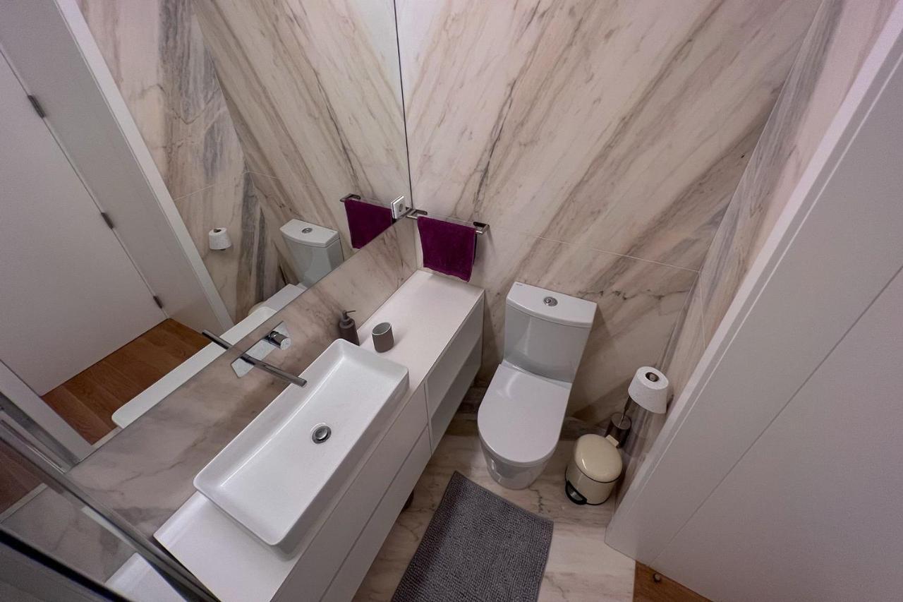 Spacious W/ Balcony & Ac By Lovelystay * Porto