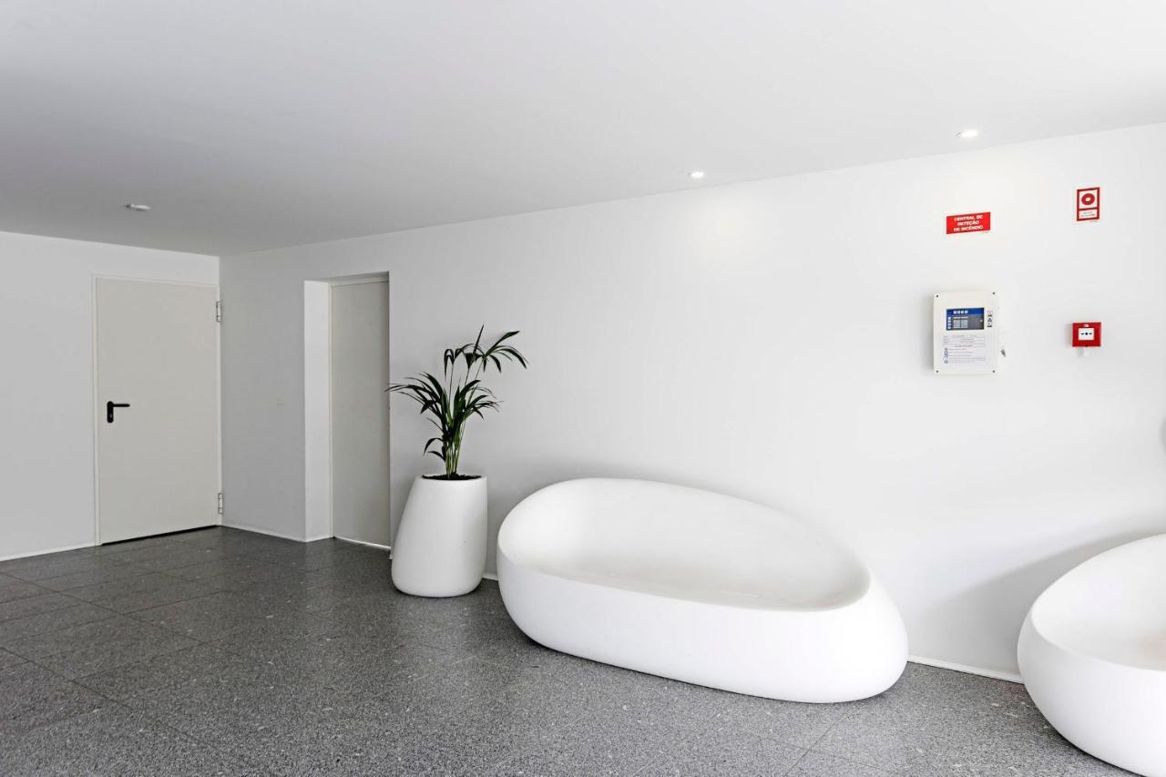 Stylish Flat W/ Gym & Parking By Lovelystay