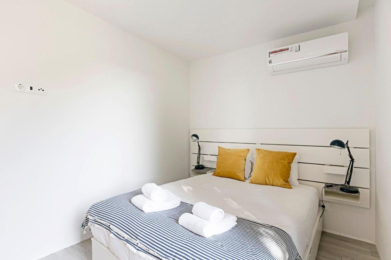 Stylish Flat W/ Gym & Parking By Lovelystay