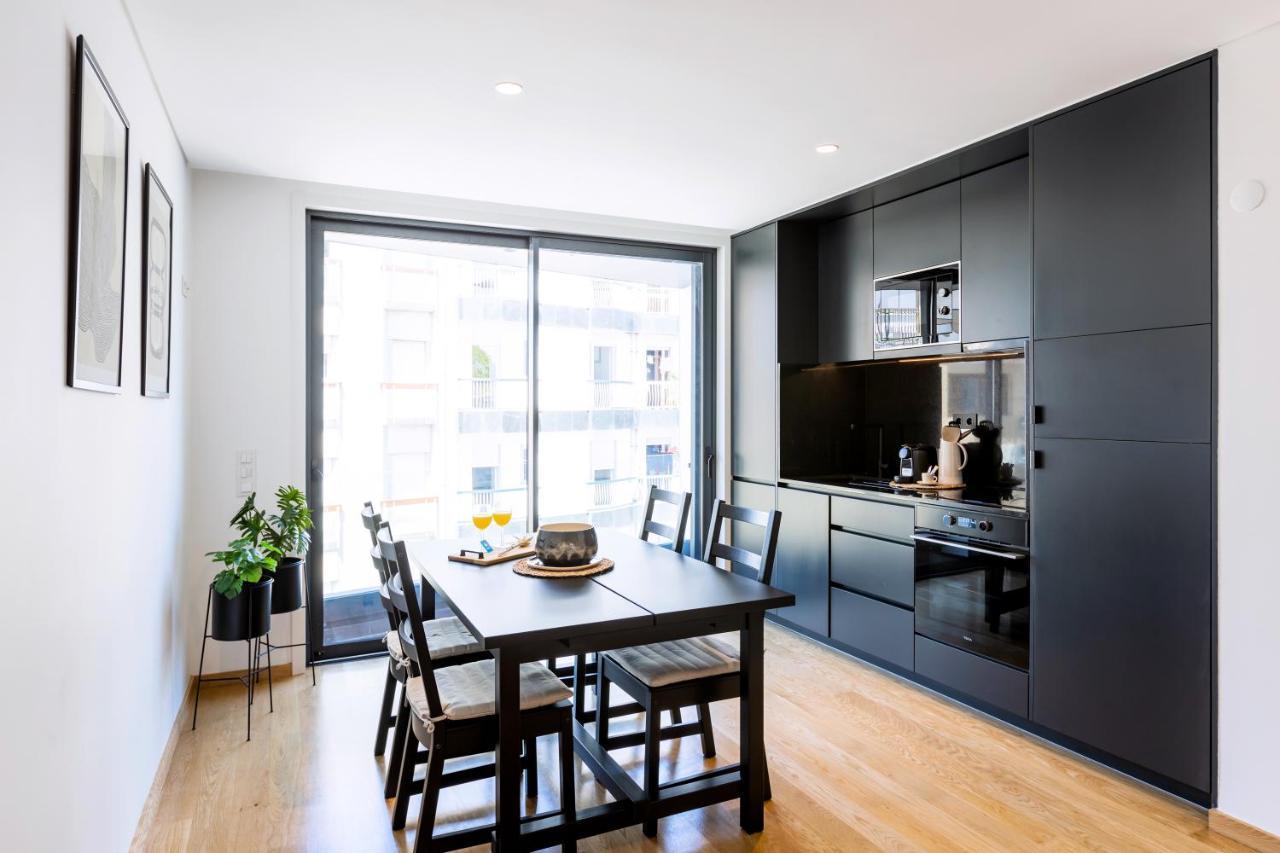 Camoes Downtown With Parking Apartment Porto