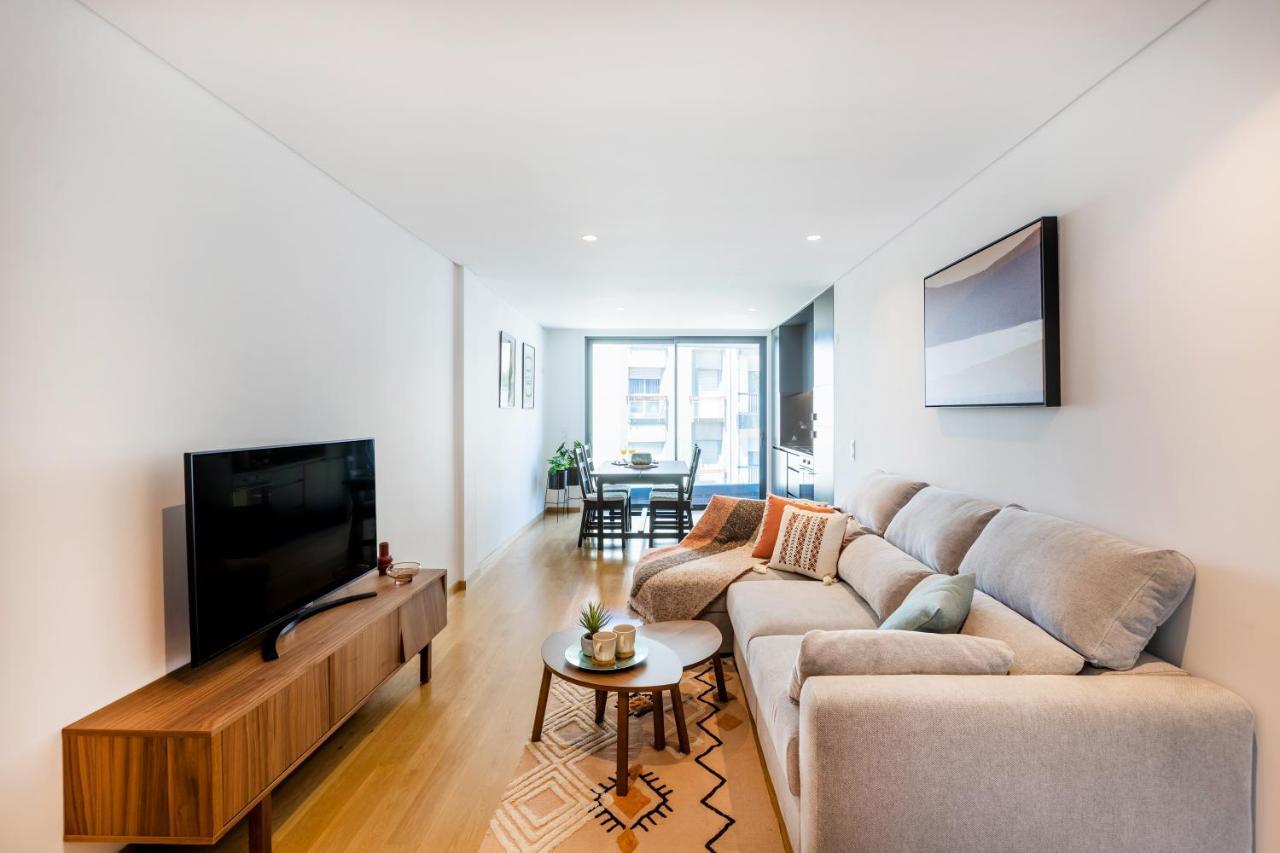 Camoes Downtown With Parking Apartment