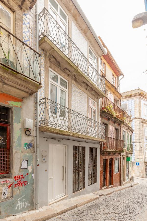 & * Porto