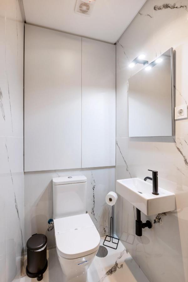 Camoes Downtown With Parking Apartment Porto