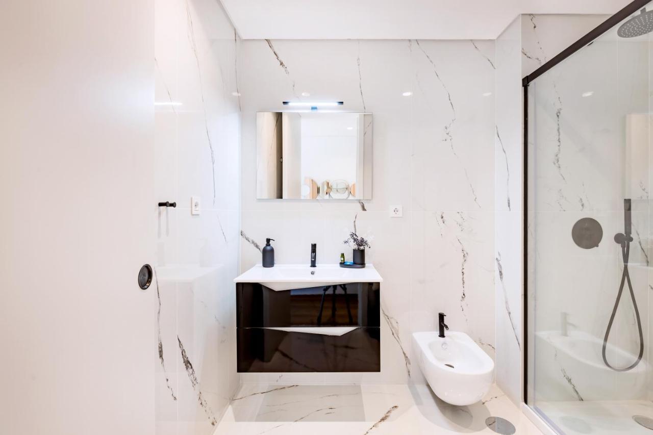 Camoes Downtown With Parking Apartment Porto