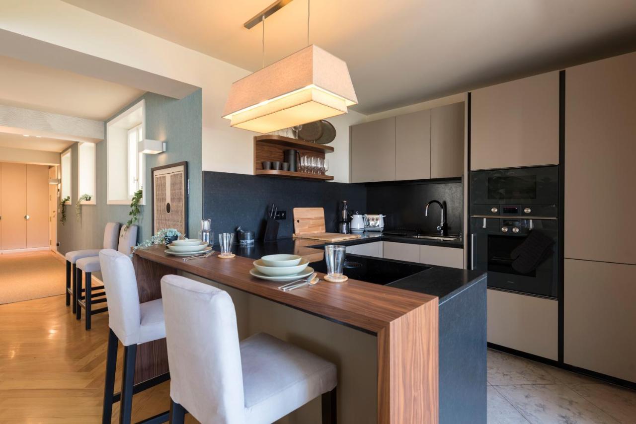 Apartment Emporium Deluxe 3br W/ Private Parking By Lovelystay *