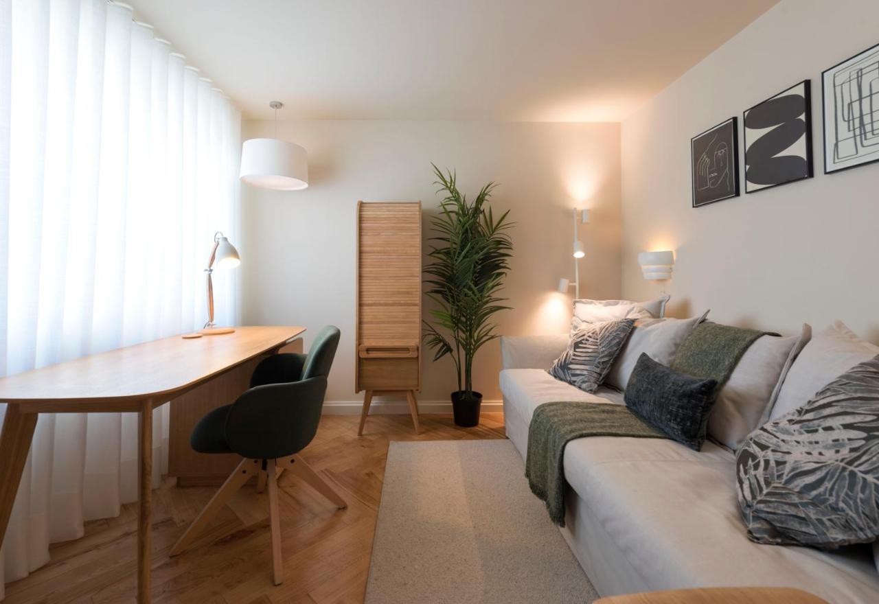 Apartment Emporium Deluxe 3br W/ Private Parking By Lovelystay *