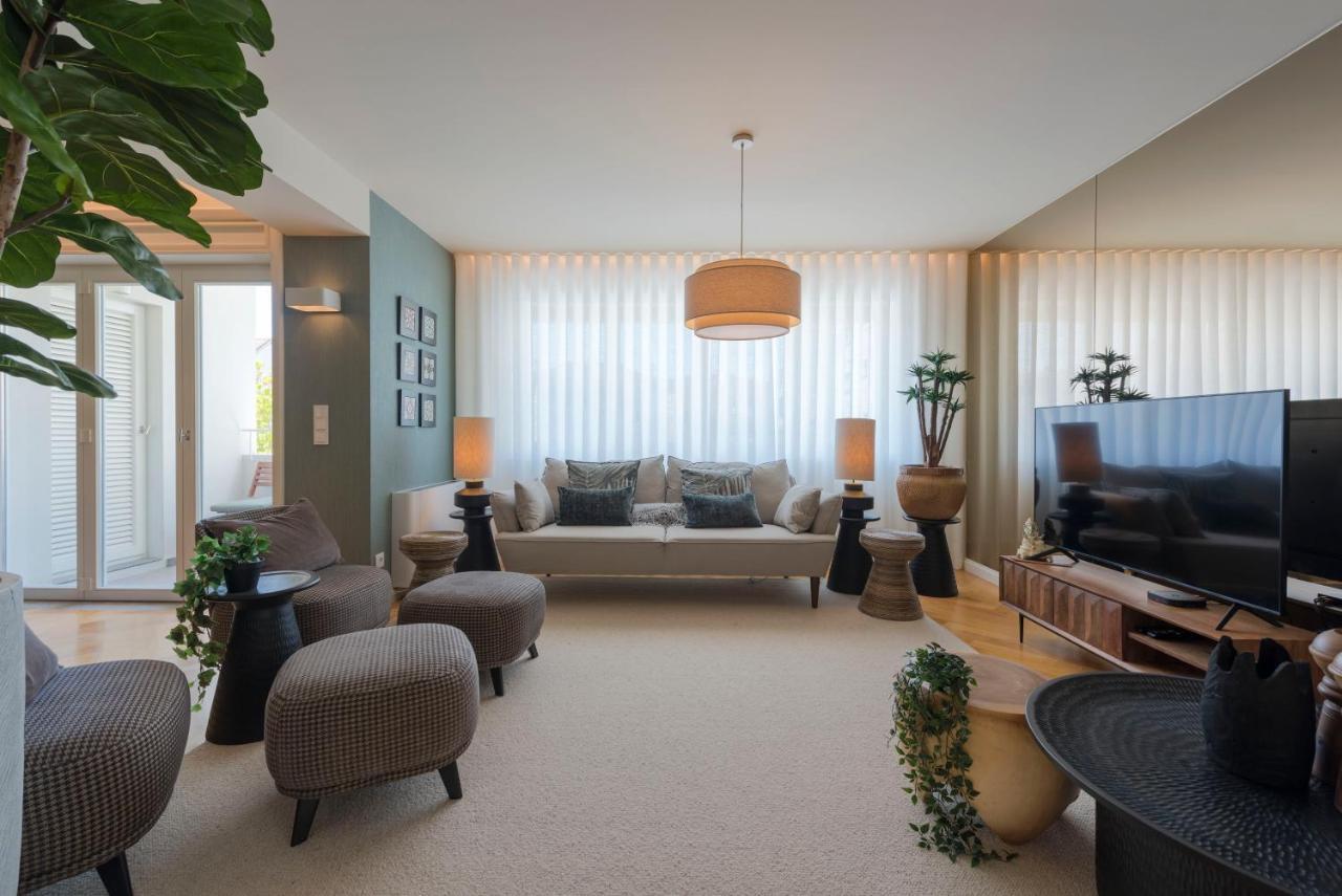 Apartment Emporium Deluxe 3br W/ Private Parking By Lovelystay