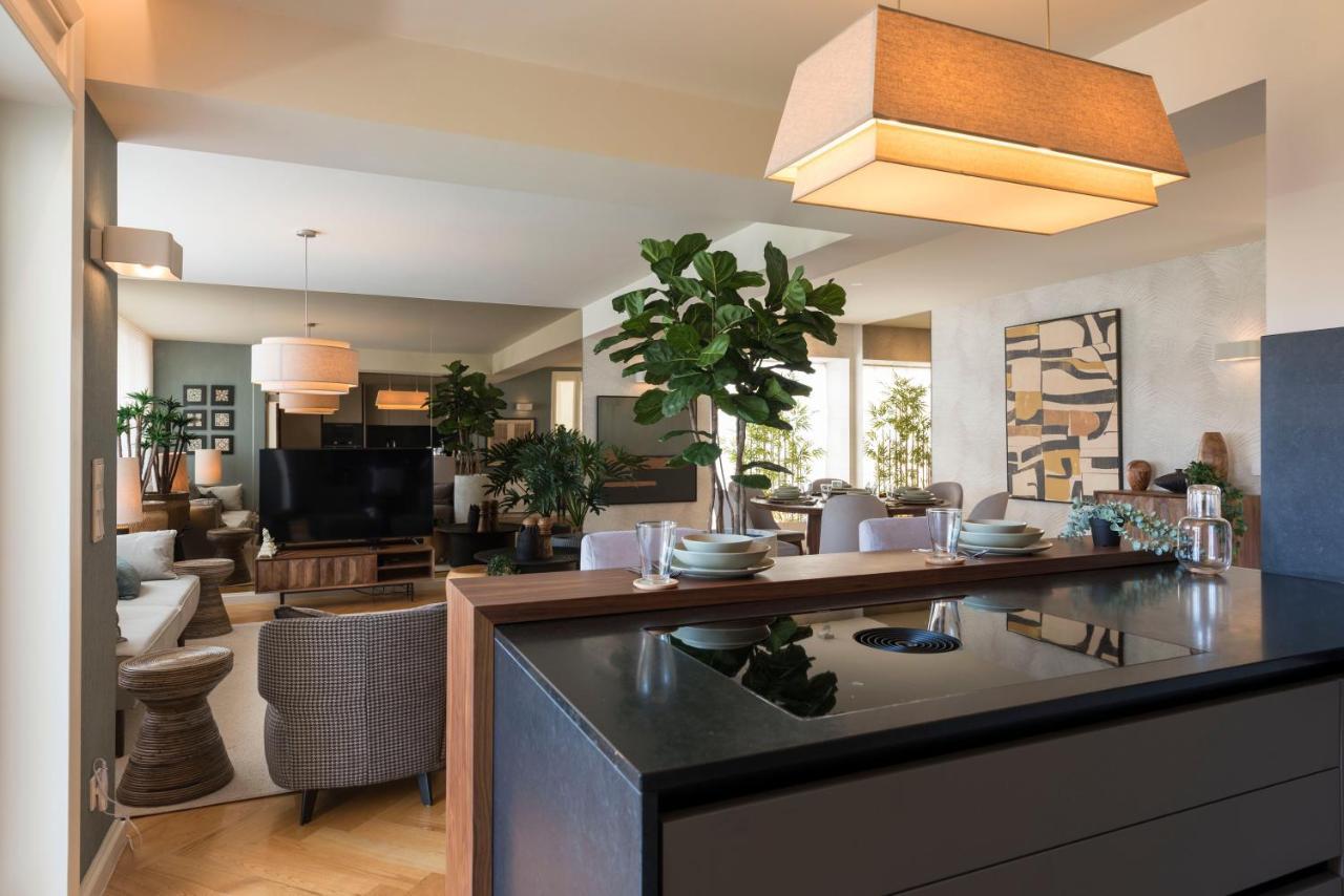 Apartment Emporium Deluxe 3br W/ Private Parking By Lovelystay *