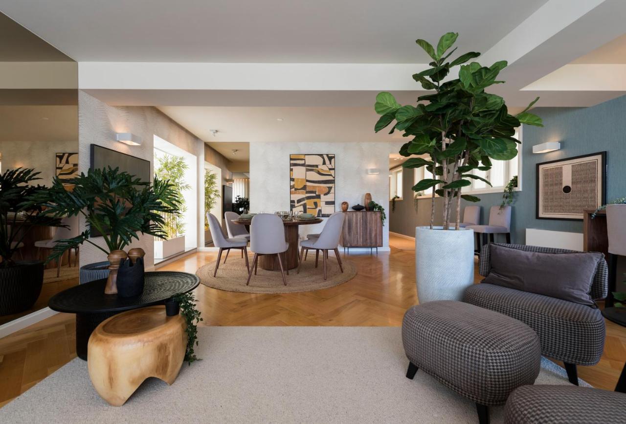 Emporium Deluxe 3br W/ Private Parking By Lovelystay