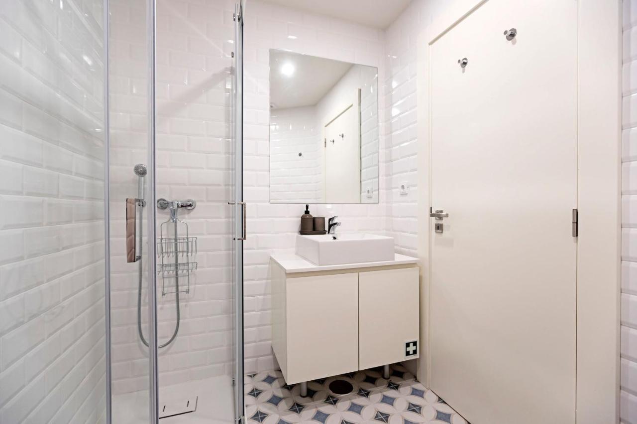 Superb Flat W/ Balcony And Ac By Lovelystay Apartment