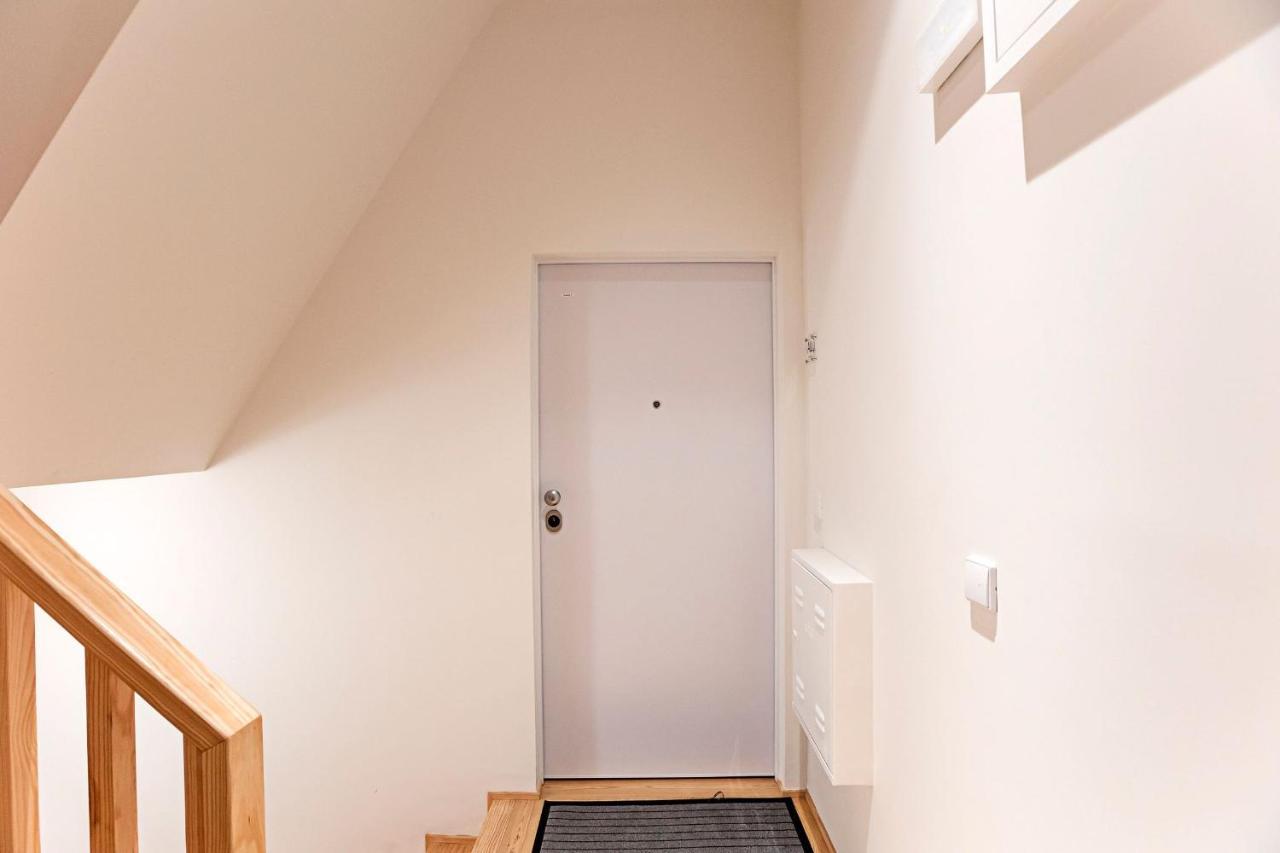 Apartment Superb Flat W/ Balcony And Ac By Lovelystay *