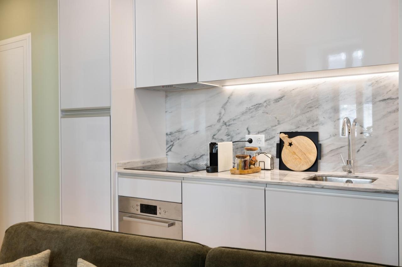 Apartment Away To Enjoy - Hapiness Has A Place