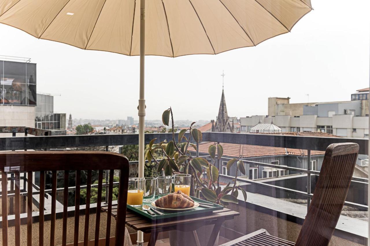 Balcony Over By Lovelystay Apartment *