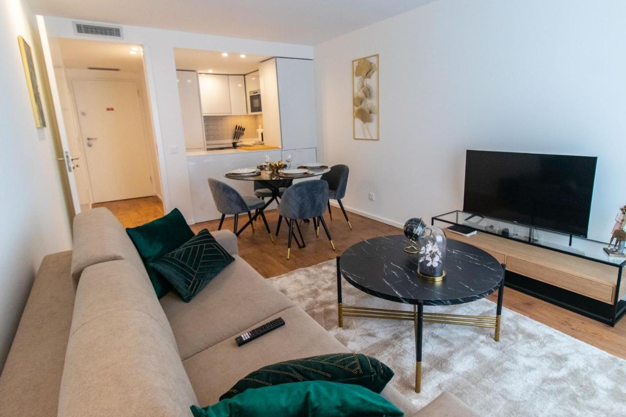 Stunning W/ Free Parking By Lovelystay Apartment