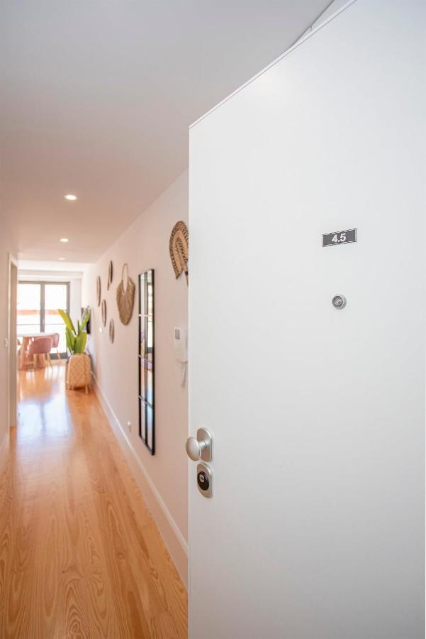 Liiiving In - Flores Design Experience Apartment *