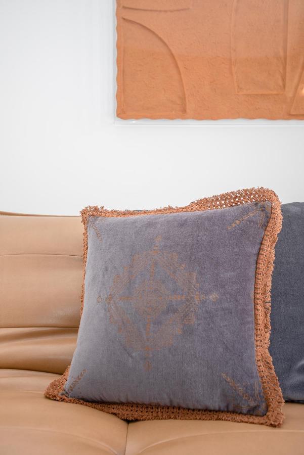 Liiiving In - Flores Design Experience Apartment Porto
