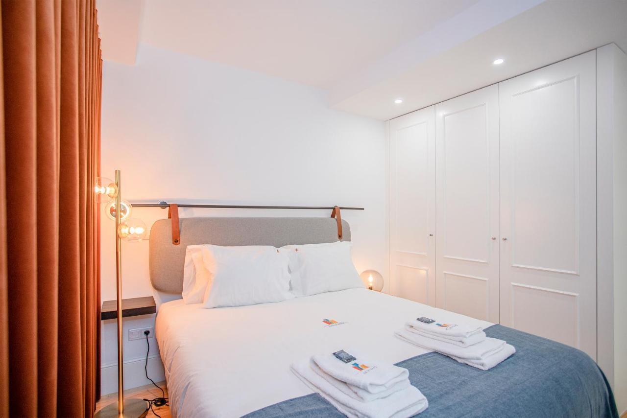 Liiiving In - Flores Design Experience Apartment
