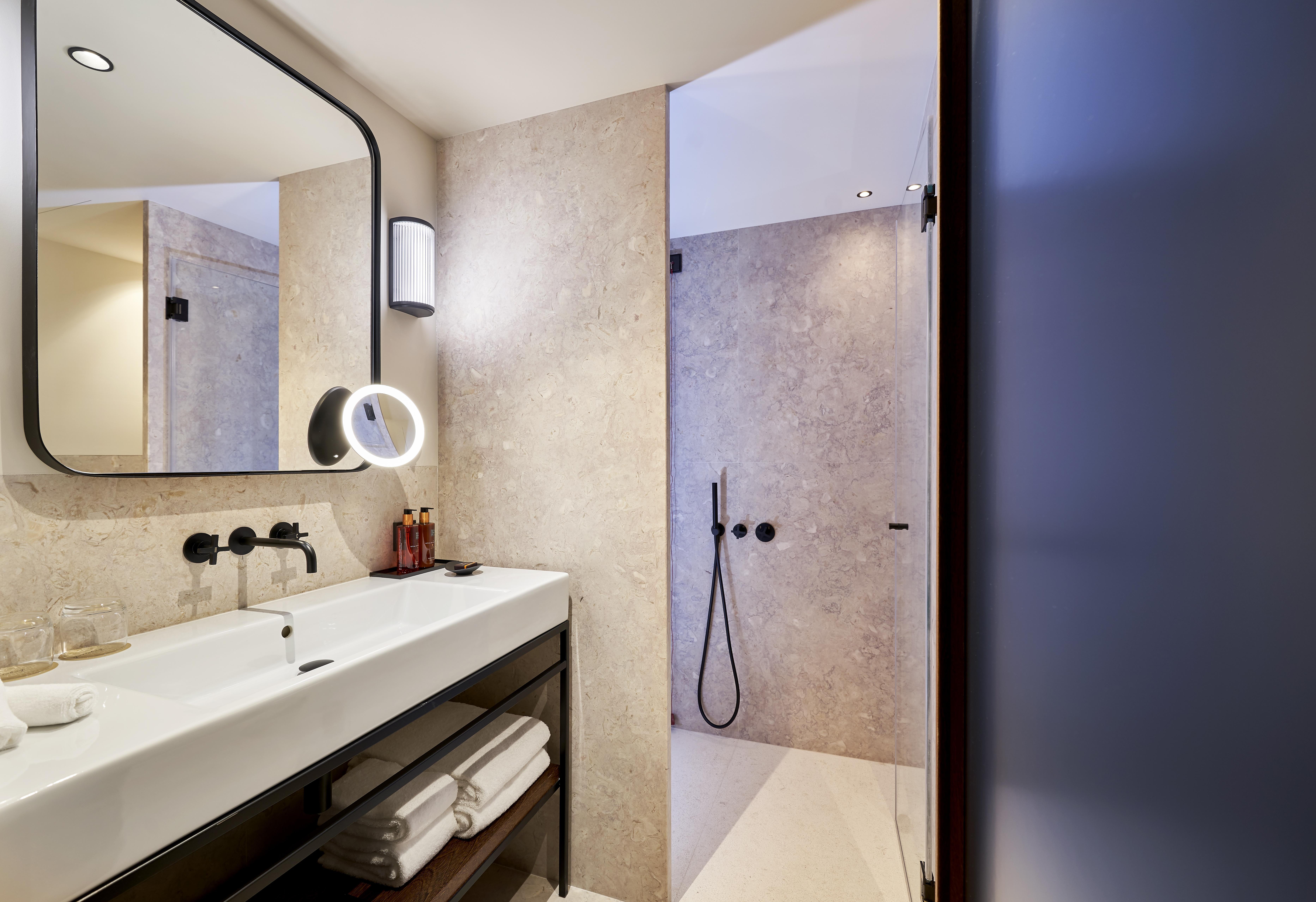 Portobay Flores Hotel