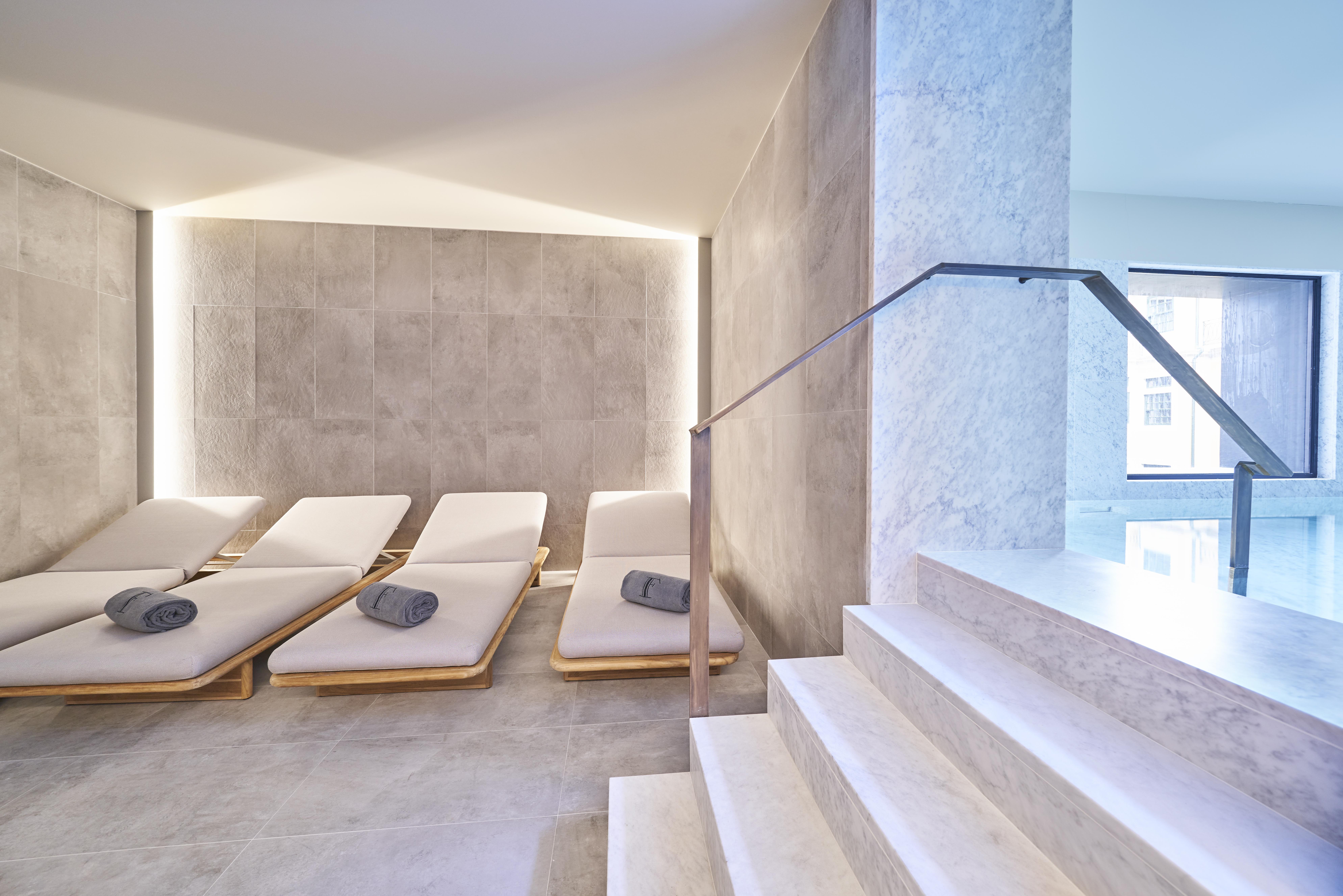 Portobay Flores 5*