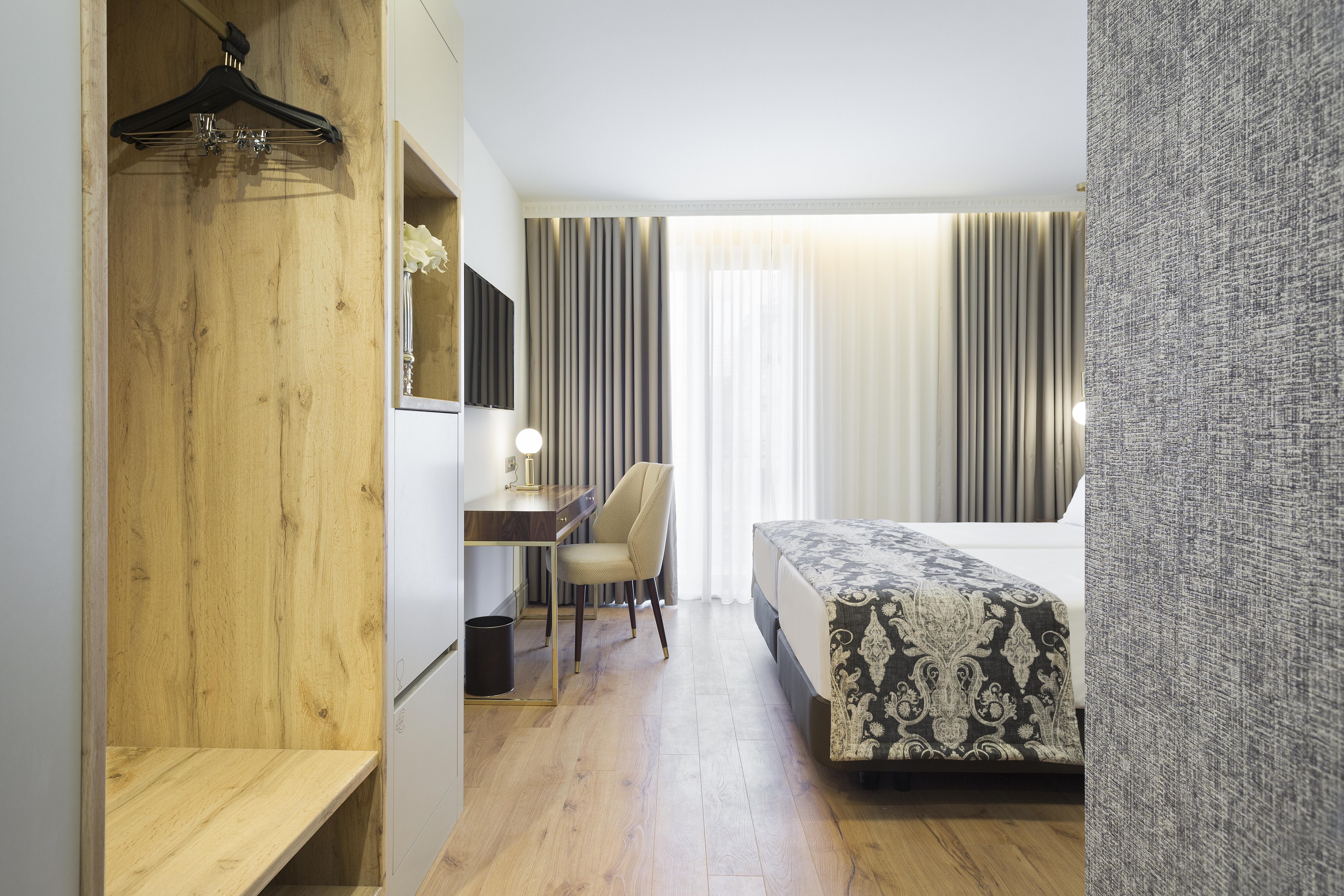 Hotel Acta The Avenue 4*