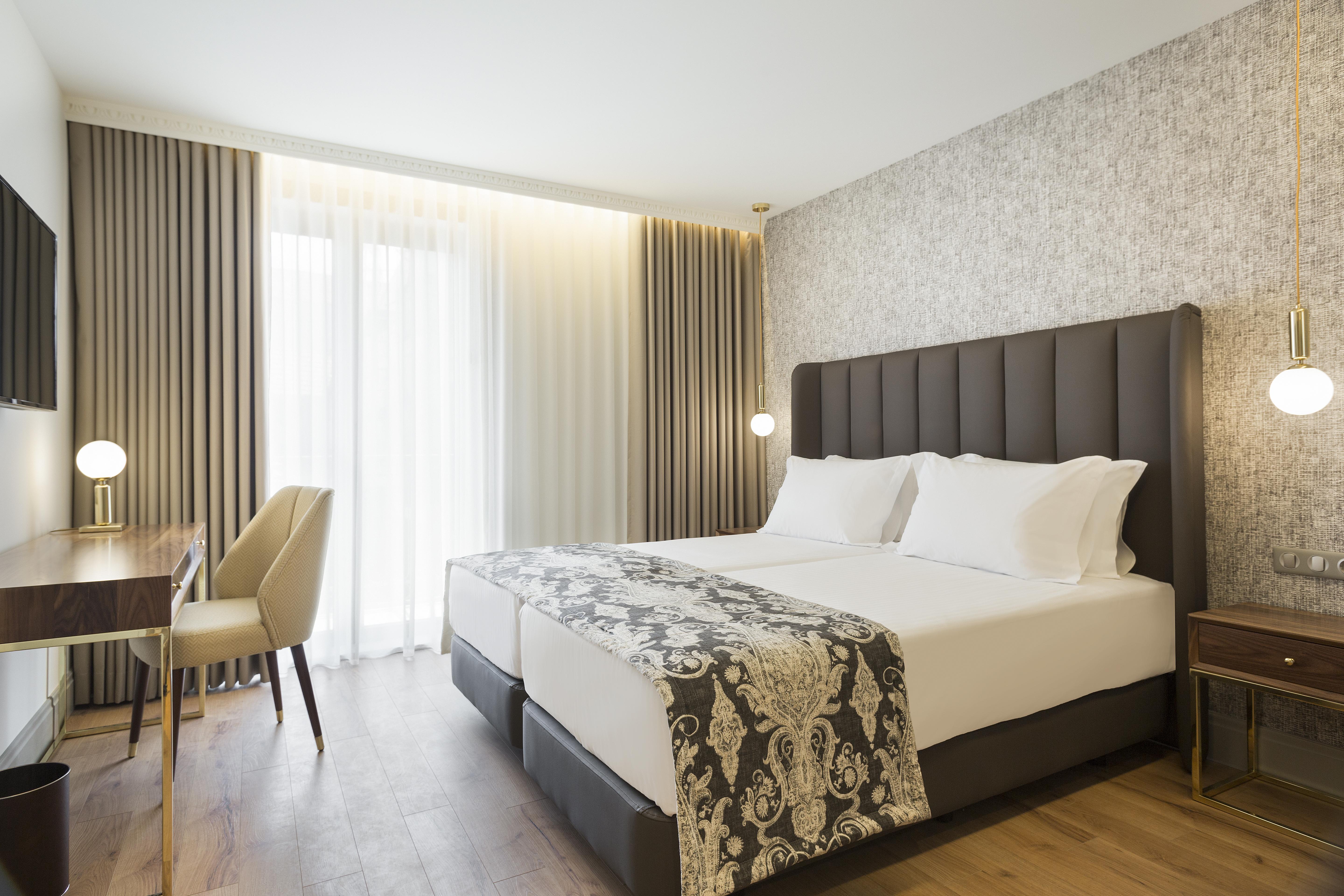Acta The Avenue 4*