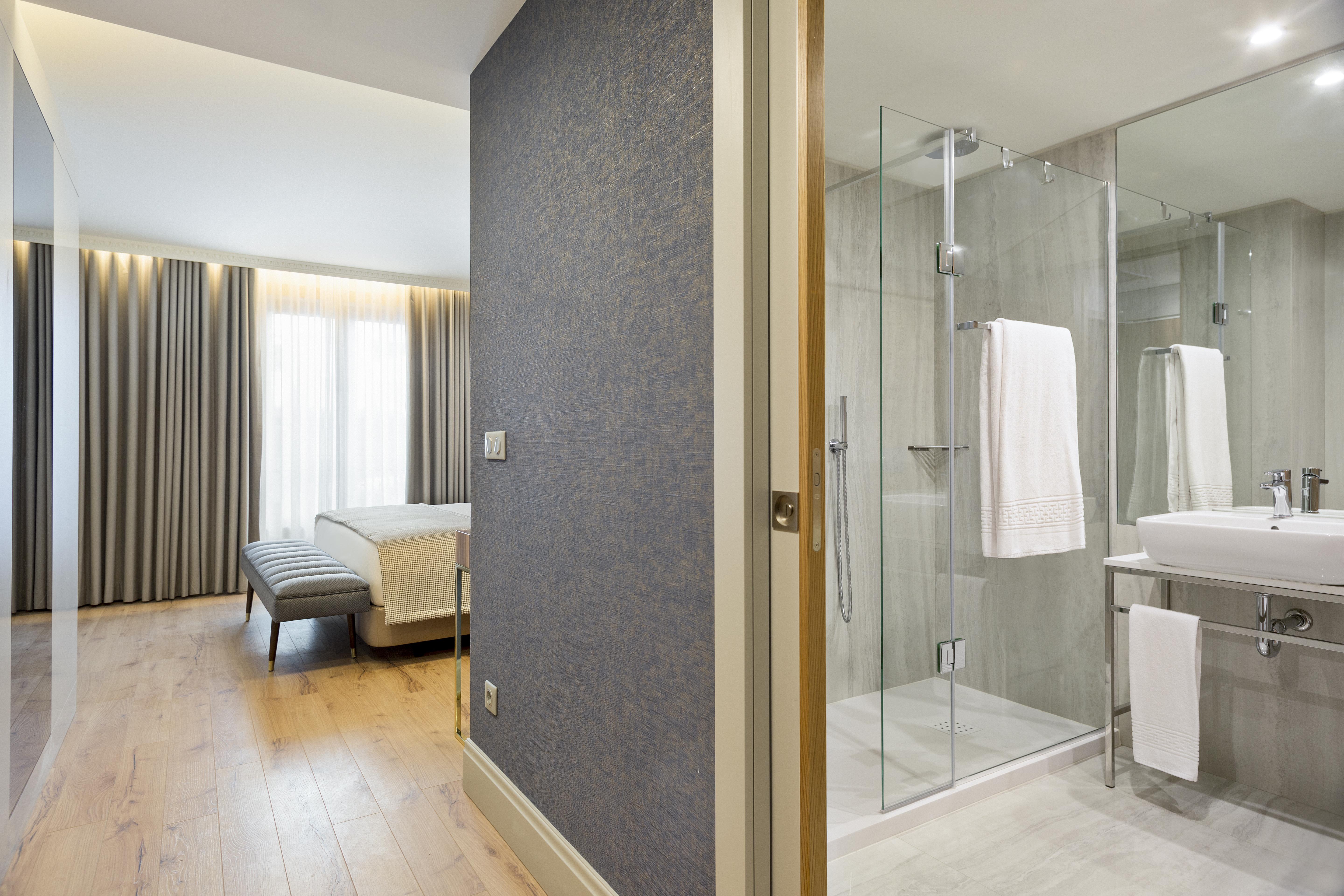 Acta The Avenue 4*