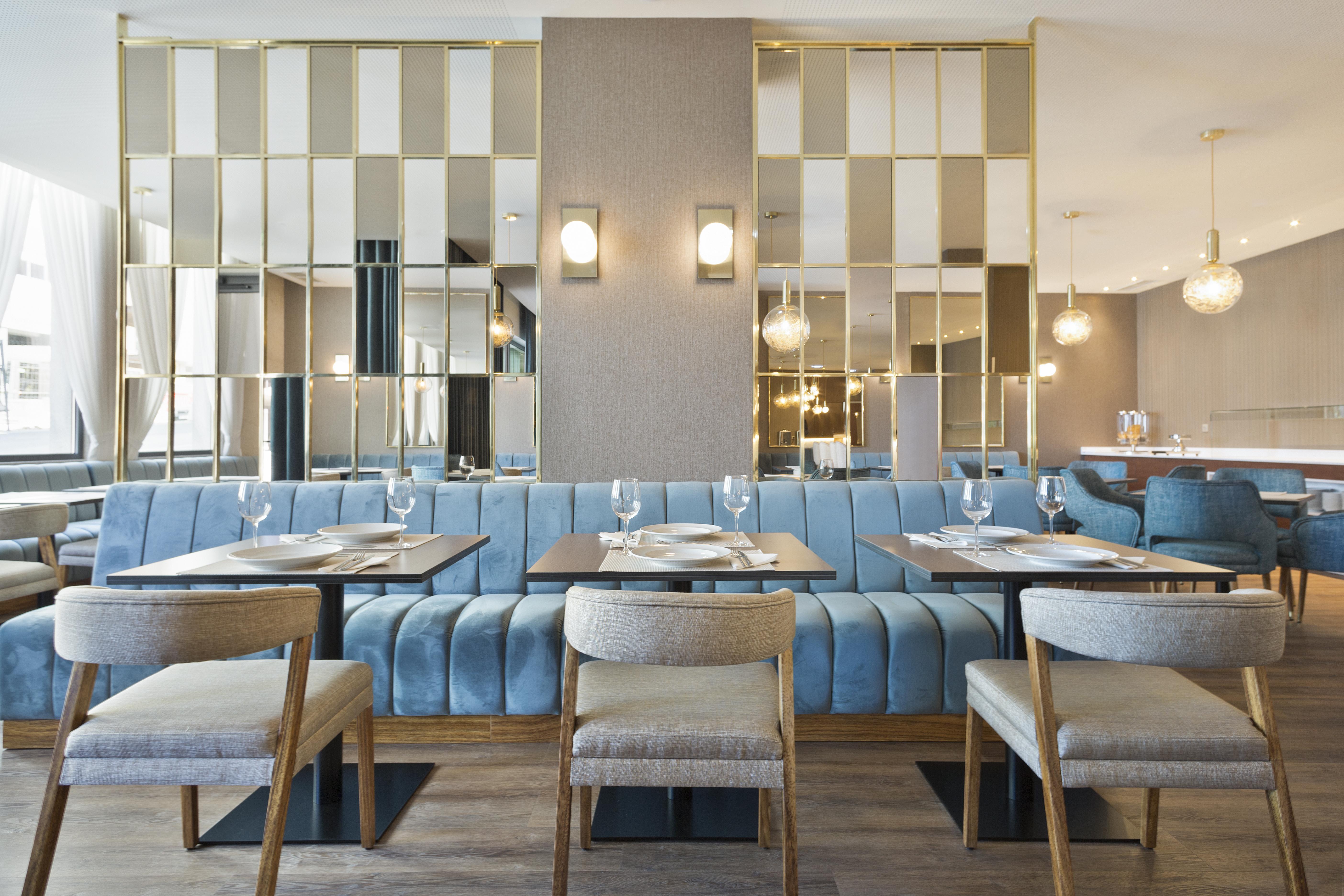 Acta The Avenue 4*