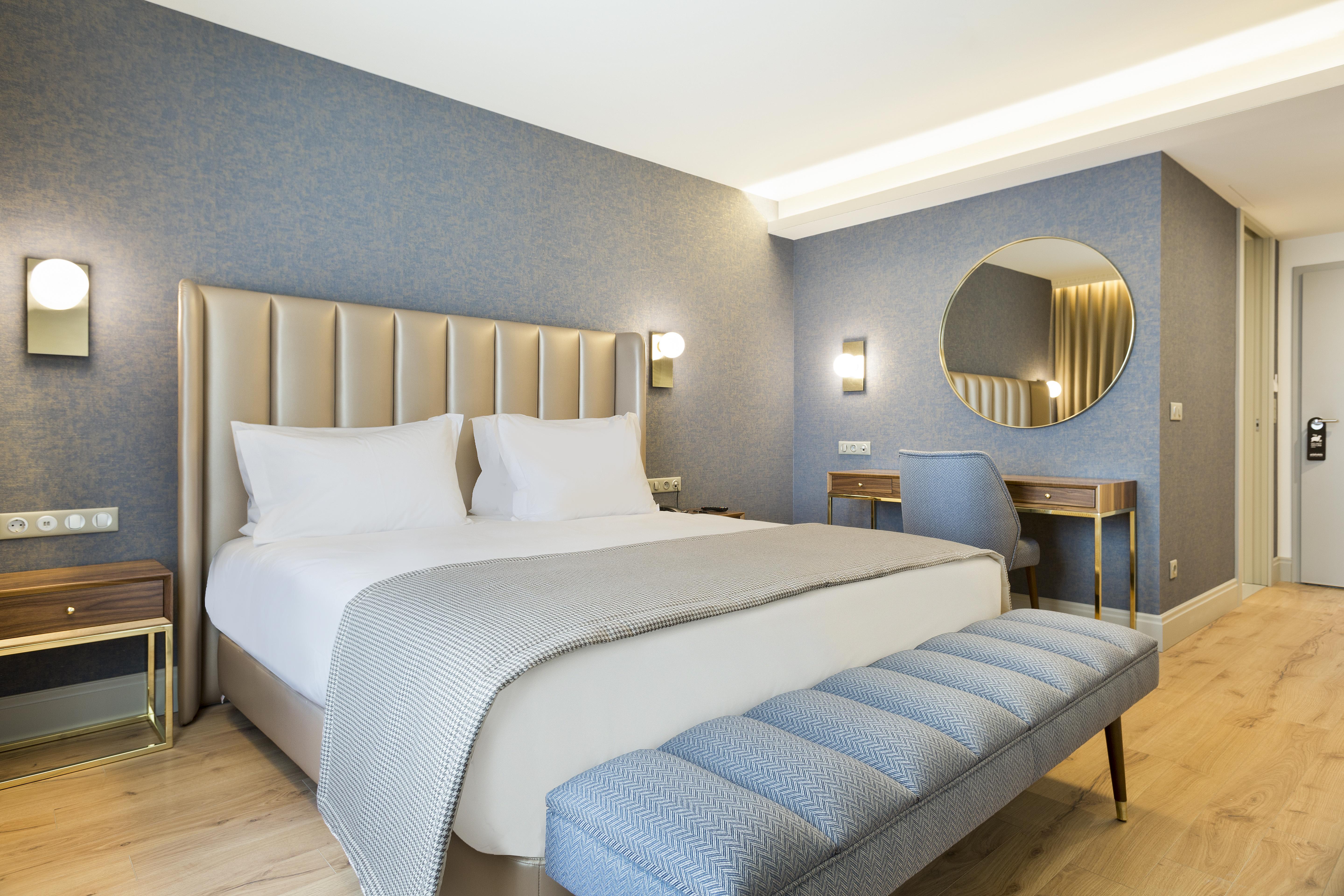 Acta The Avenue 4*