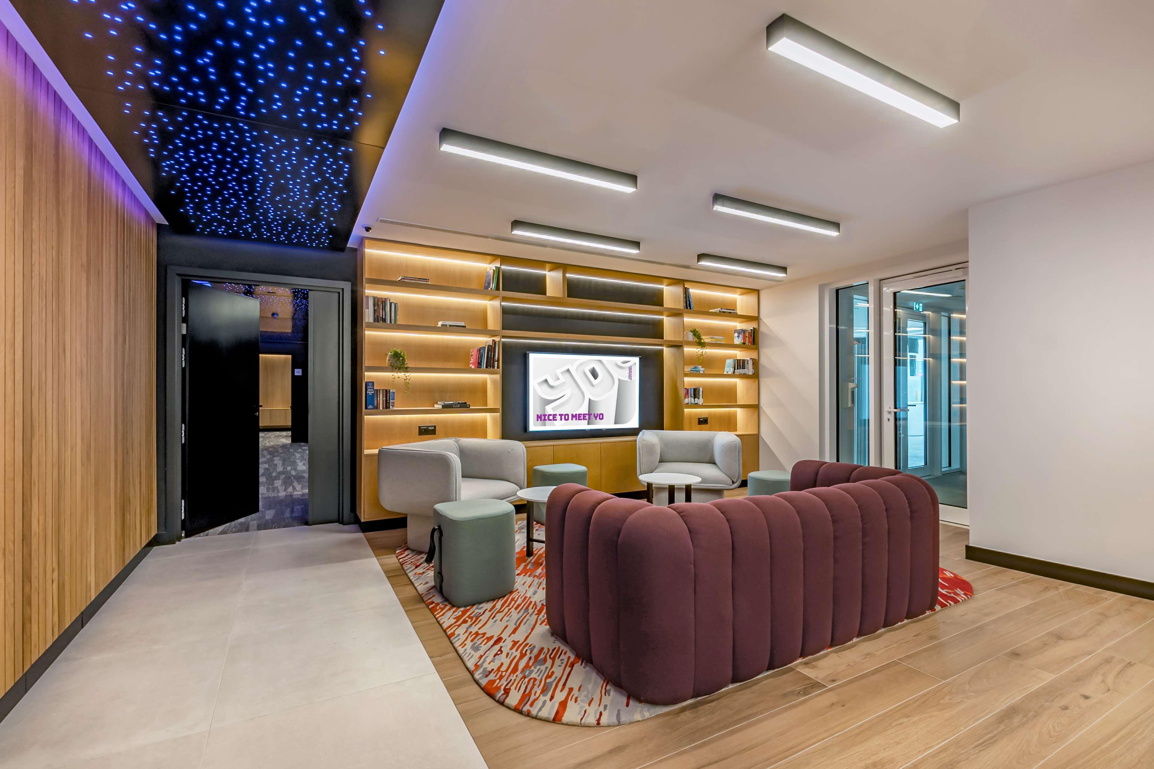 Yotel Hotel 4*