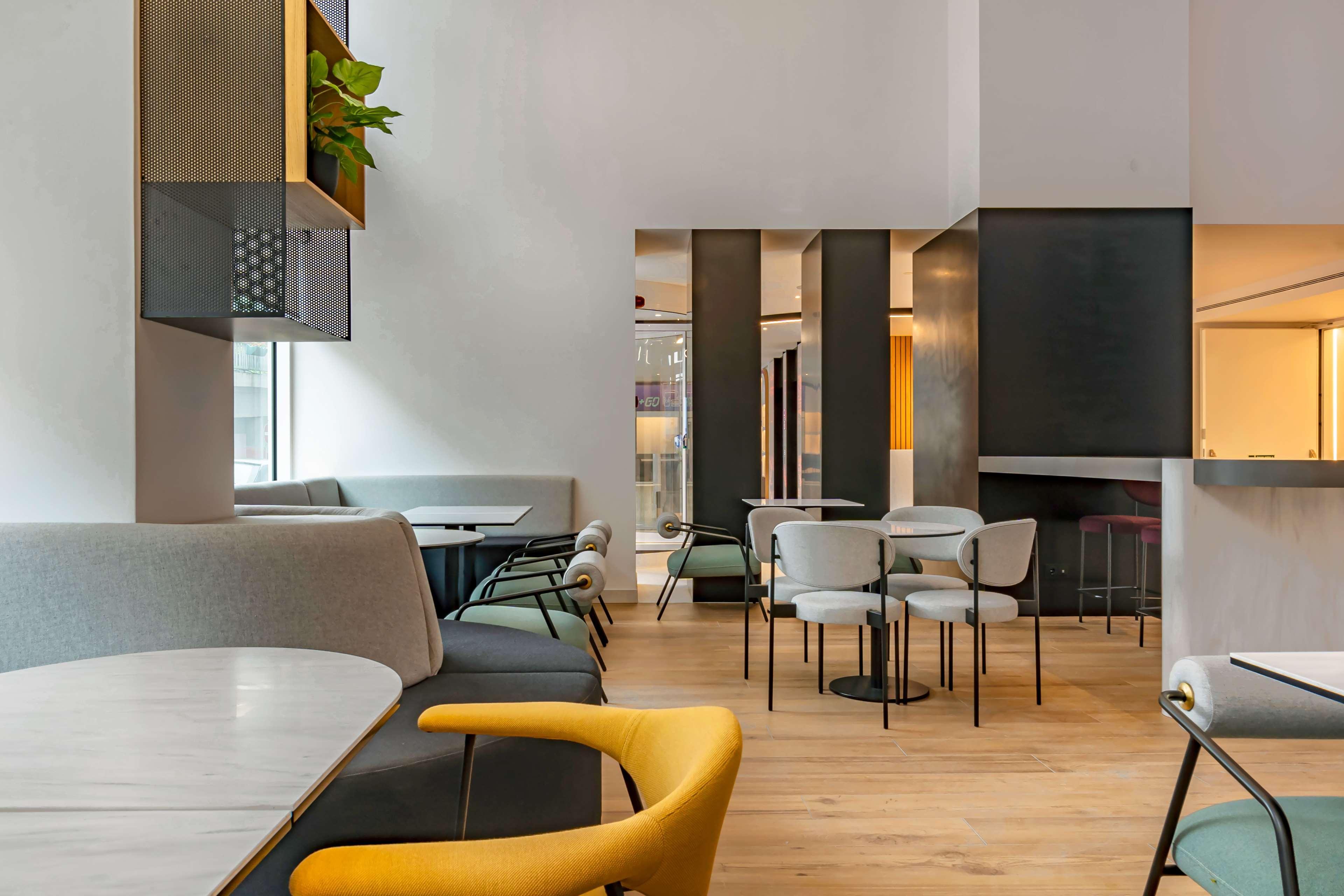 Yotel 4*