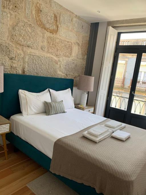 Almada Downtown Charming Apartment