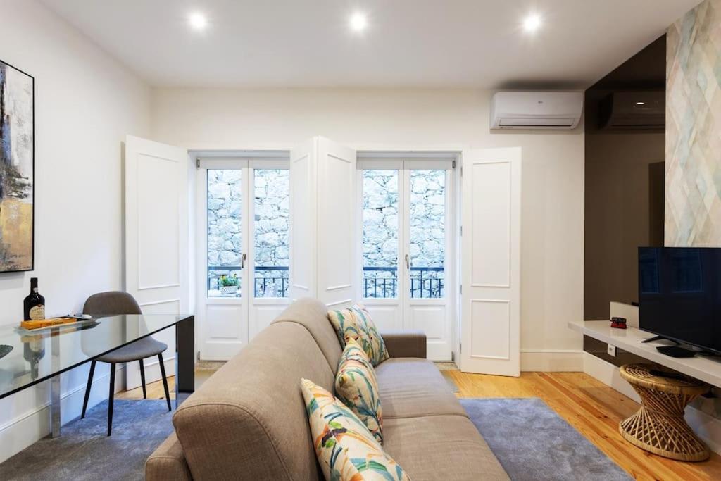 Sweet Downtown Loft With Balcony *