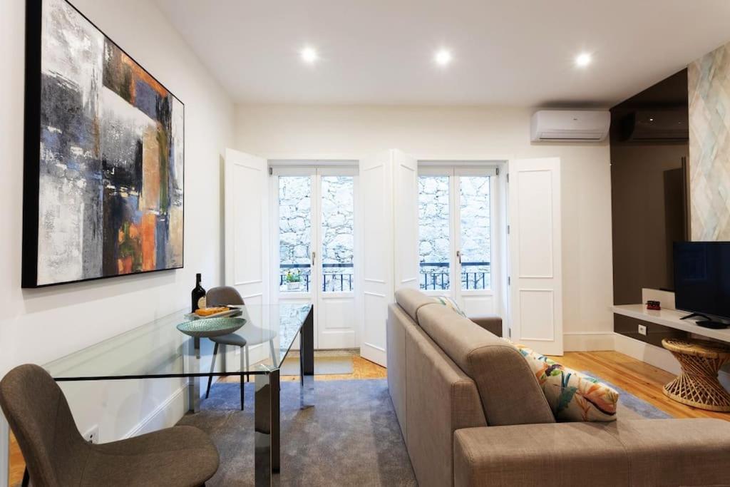Apartment Sweet Downtown Loft With Balcony