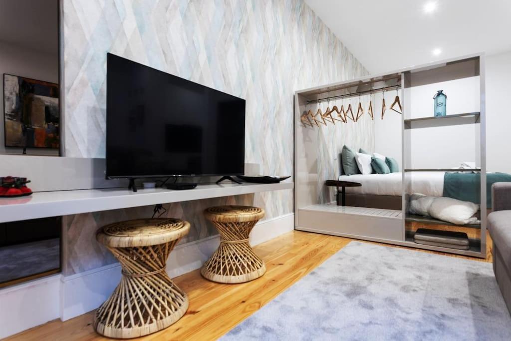 Apartment Sweet Downtown Loft With Balcony *