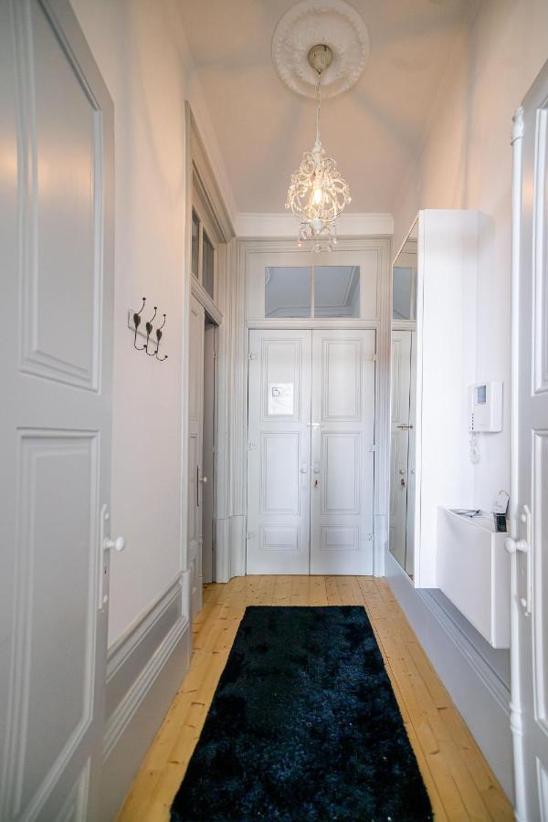 Contemporary In Center Apartment *