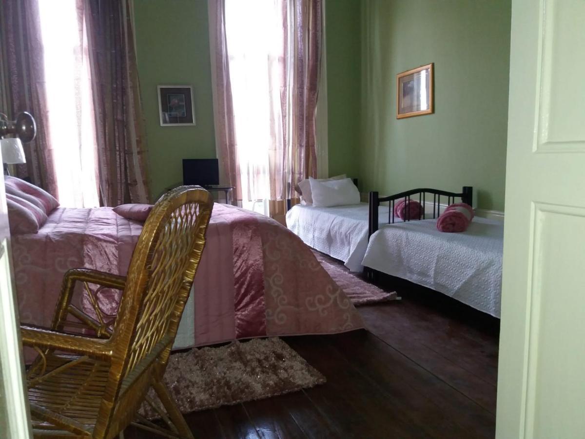 Casa Dragao Bed & Breakfast *