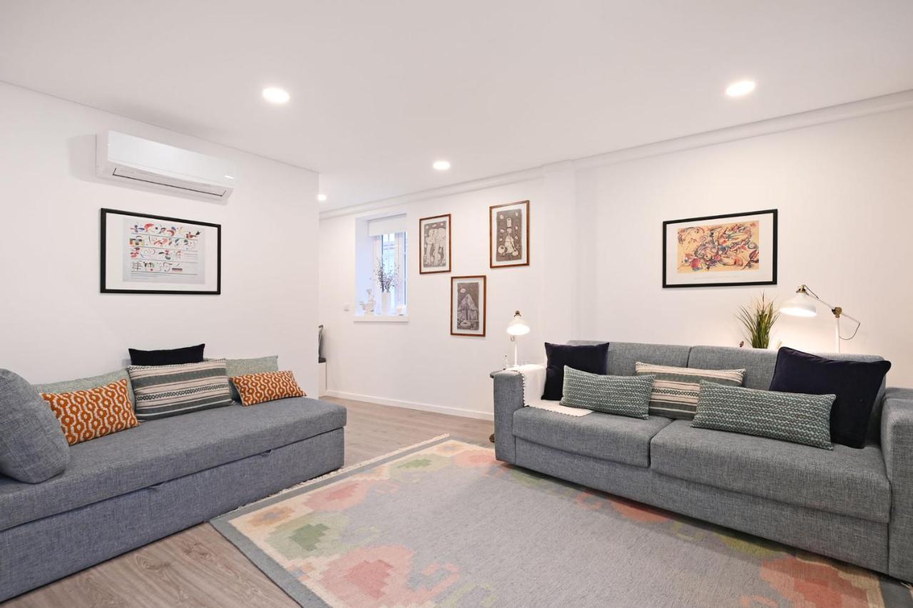Travessa House T2 Center - With 2 Bedrooms - By Guest *