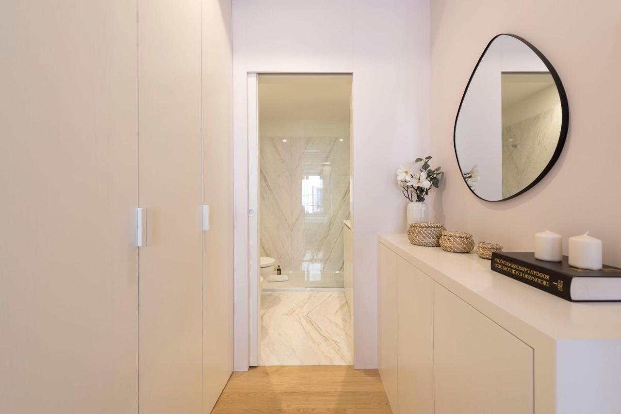 Apartamento Mouzinho Luxury 3br Flat L 5 Min Walk To Ribeira By Lovelystay Porto