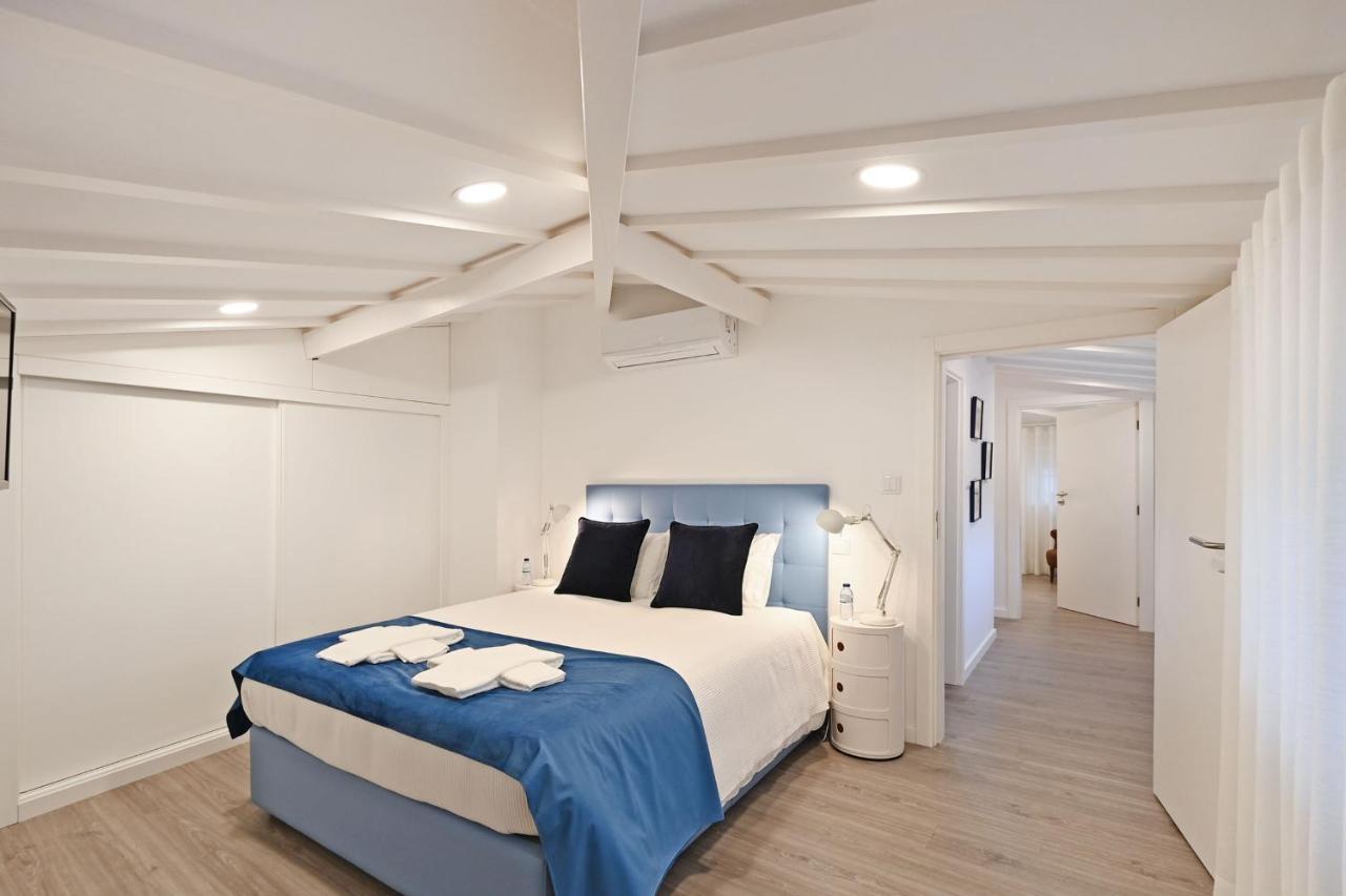 Travessa House T2 Center - With 2 Bedrooms - By Guest *