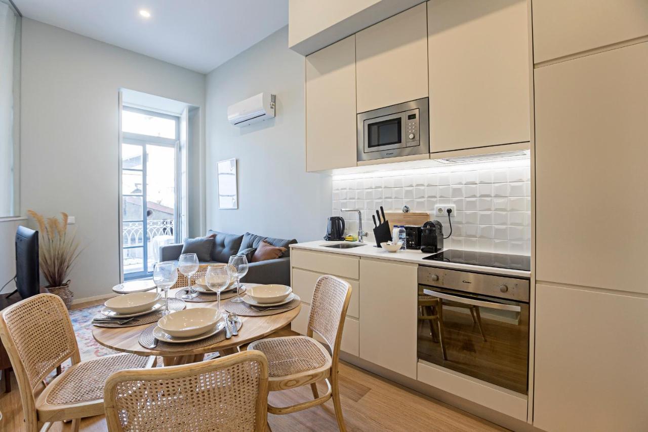 Appartement 31 Janeiro 157 - Stylish 1br W/ Ac & Balcony By Lovelystay *