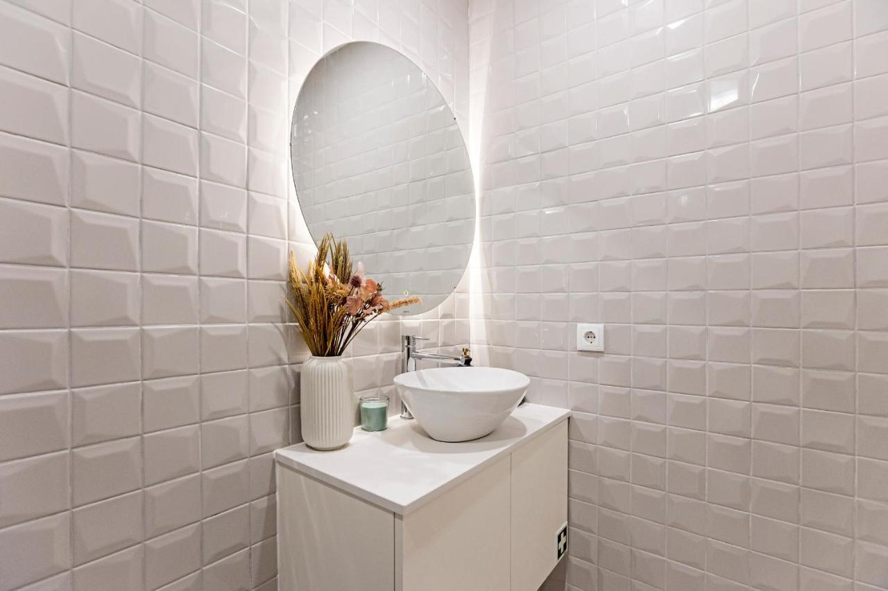 31 Janeiro 157 - Stylish 1br W/ Ac & Balcony By Lovelystay *