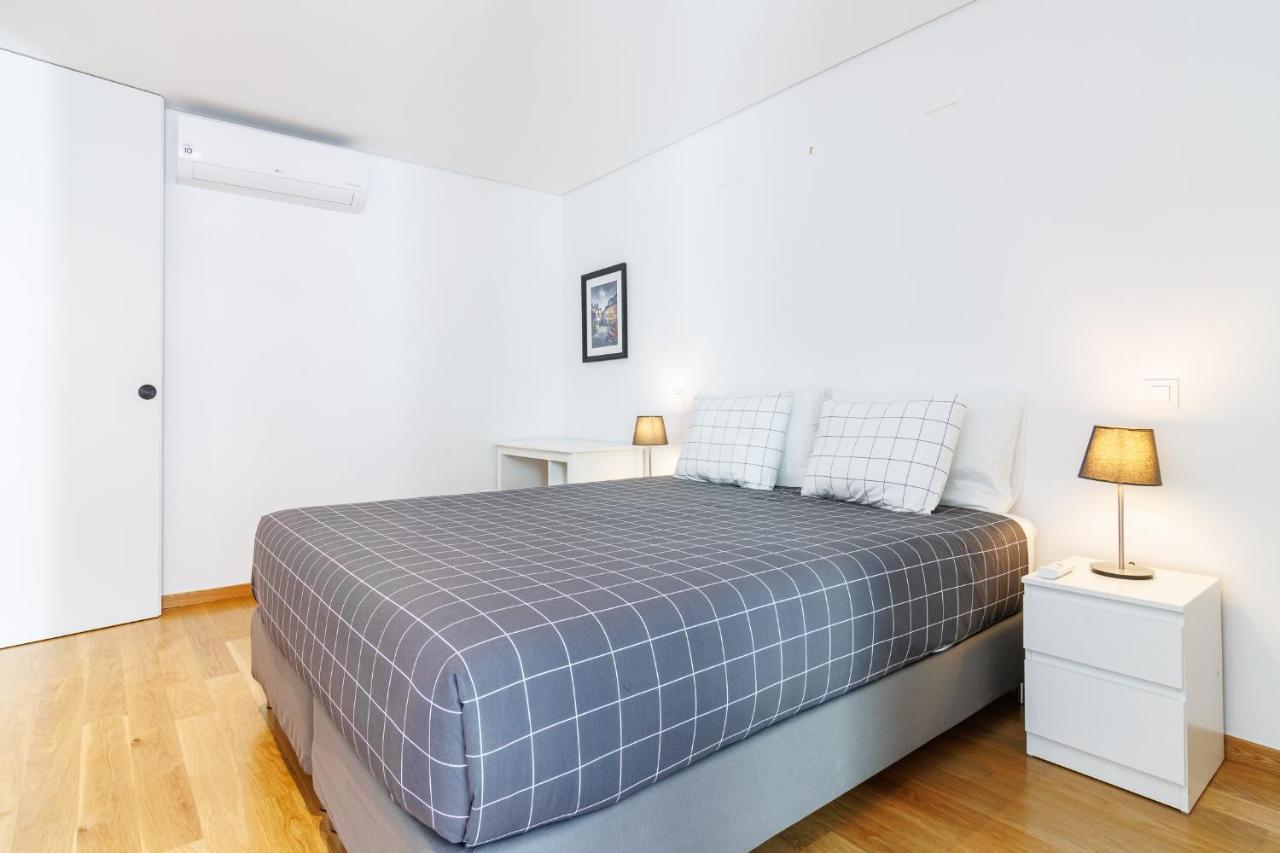 Apartment New Camoes Deluxe With Ac And Free Parking Porto