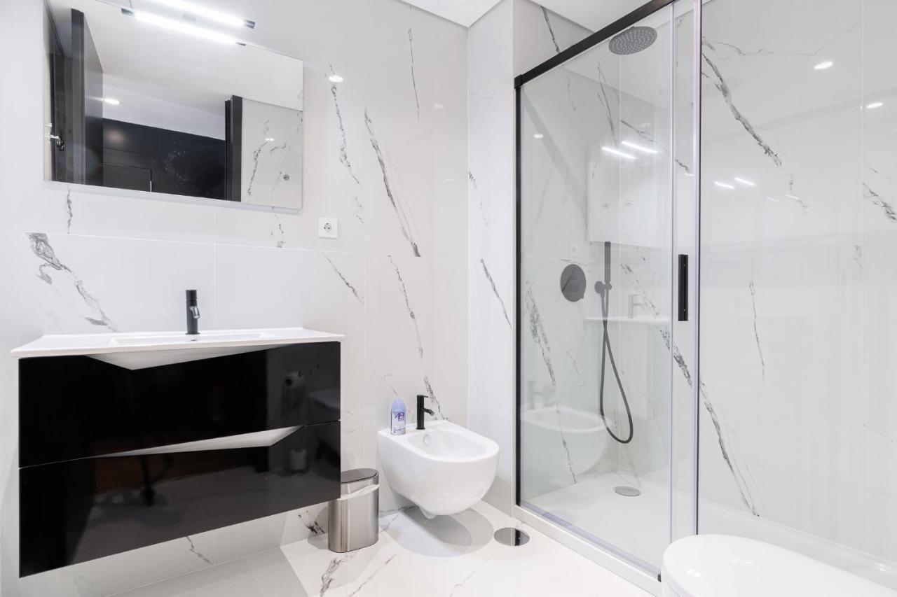 Apartment New Camoes Deluxe With Ac And Free Parking Porto