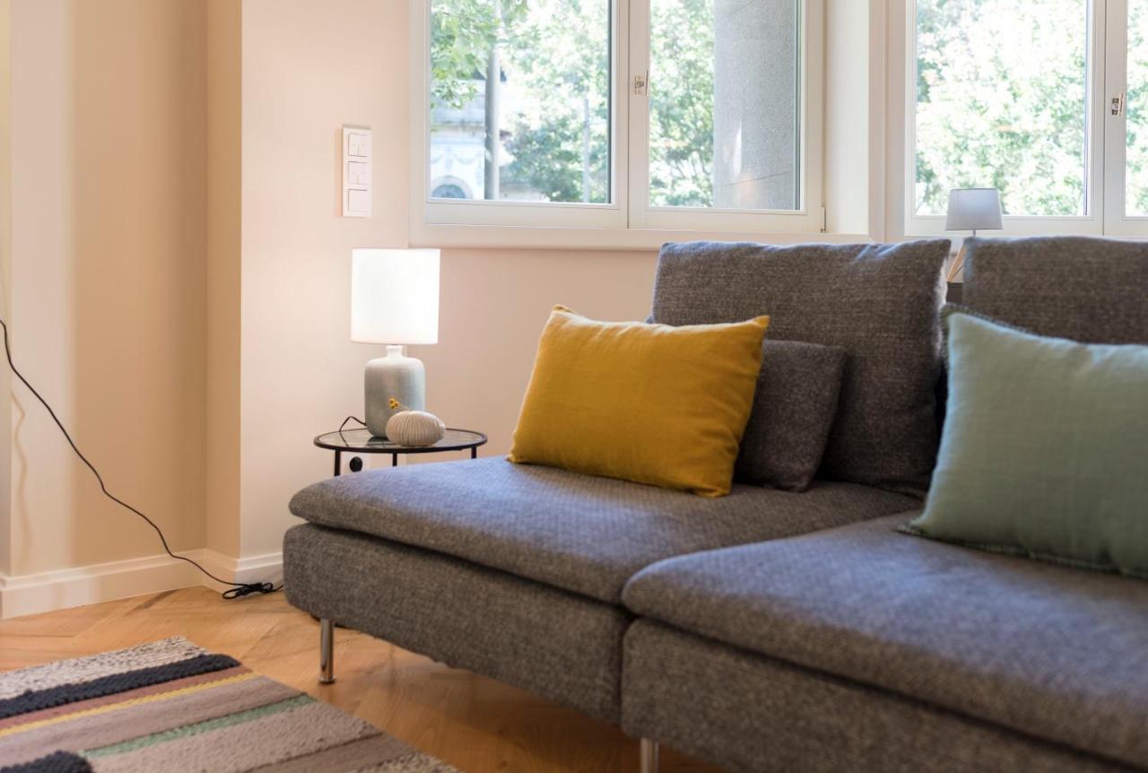 Luxury Center Emporium Apartment