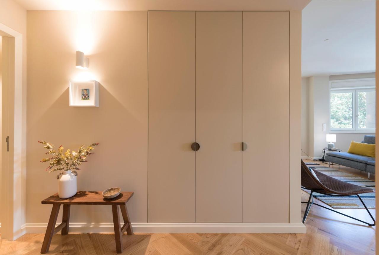 Luxury Center Emporium Apartment *
