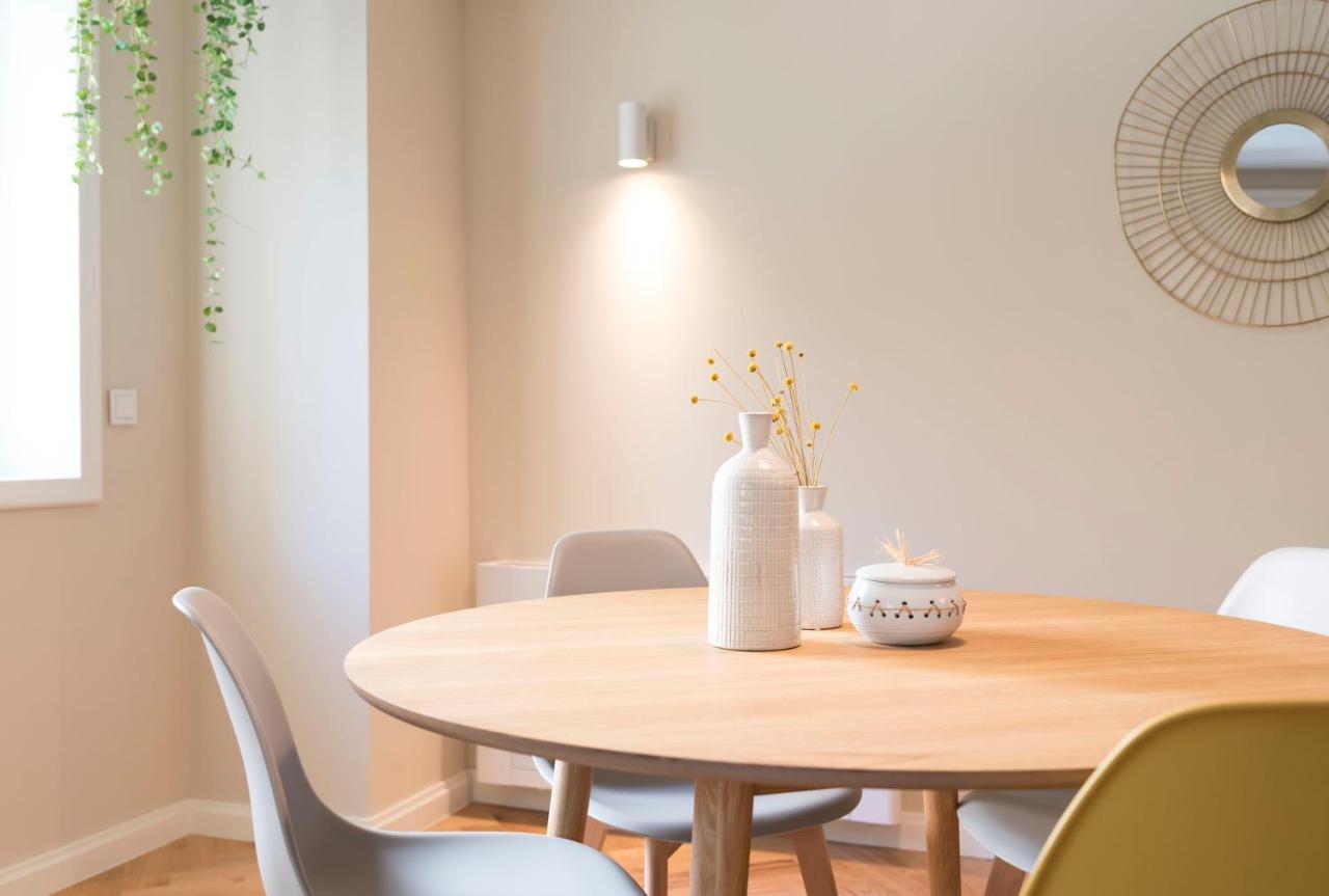 Luxury Center Emporium Apartment