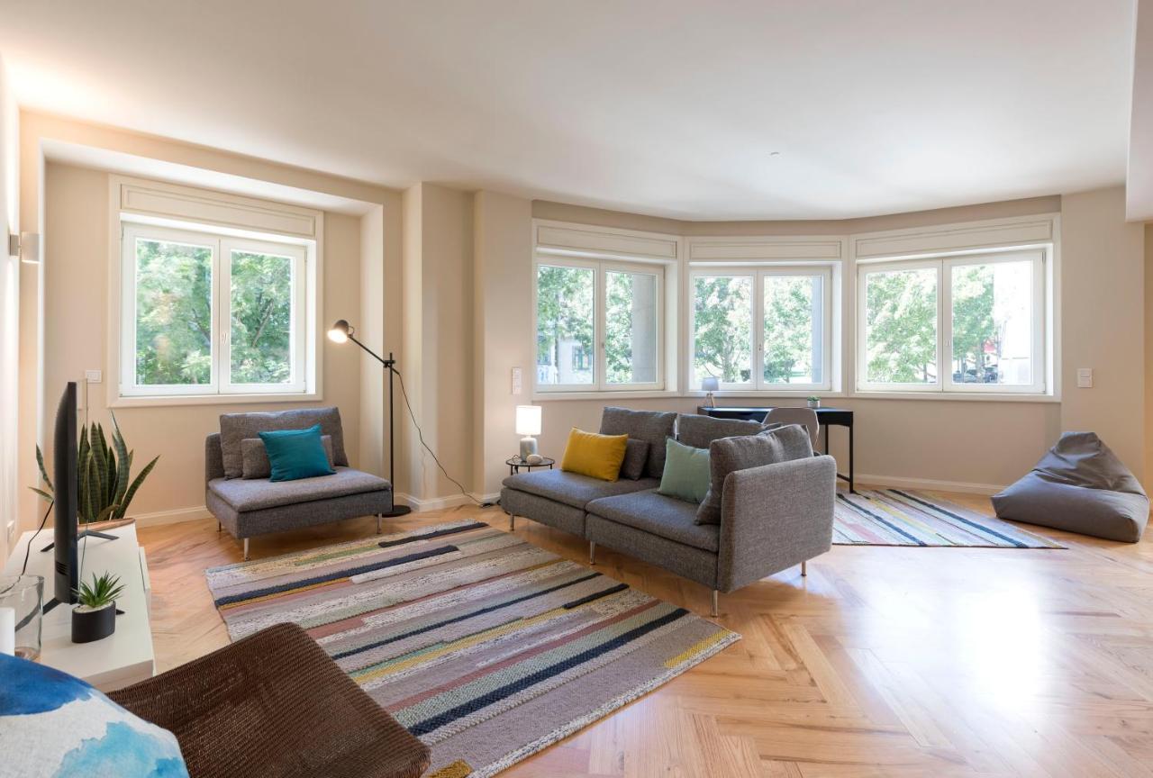 Luxury Center Emporium Apartment
