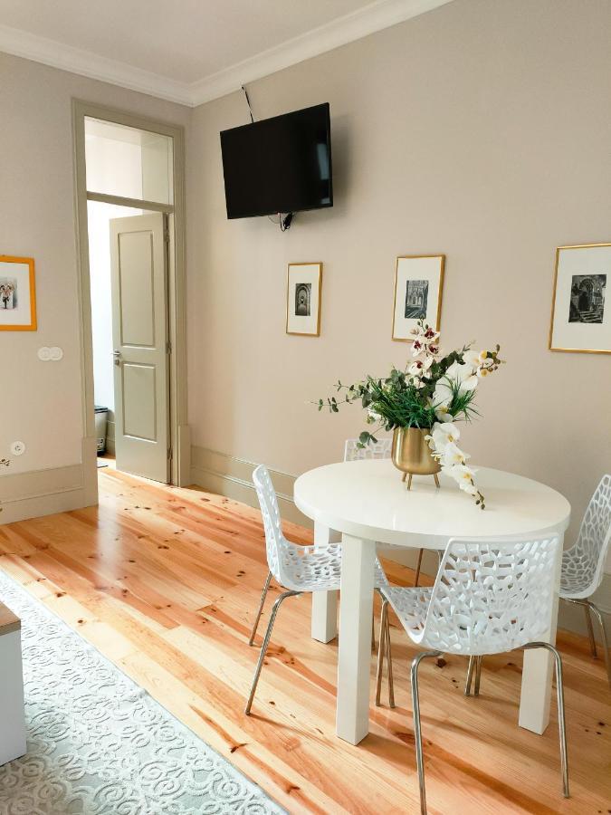 Historic - With Private Patio Apartment *