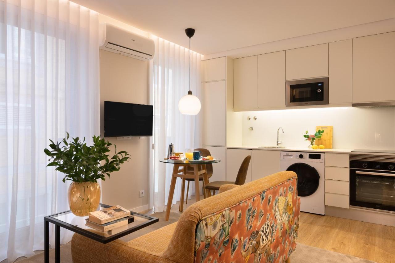 Apartment Wanderlust, By Bolhao Residences