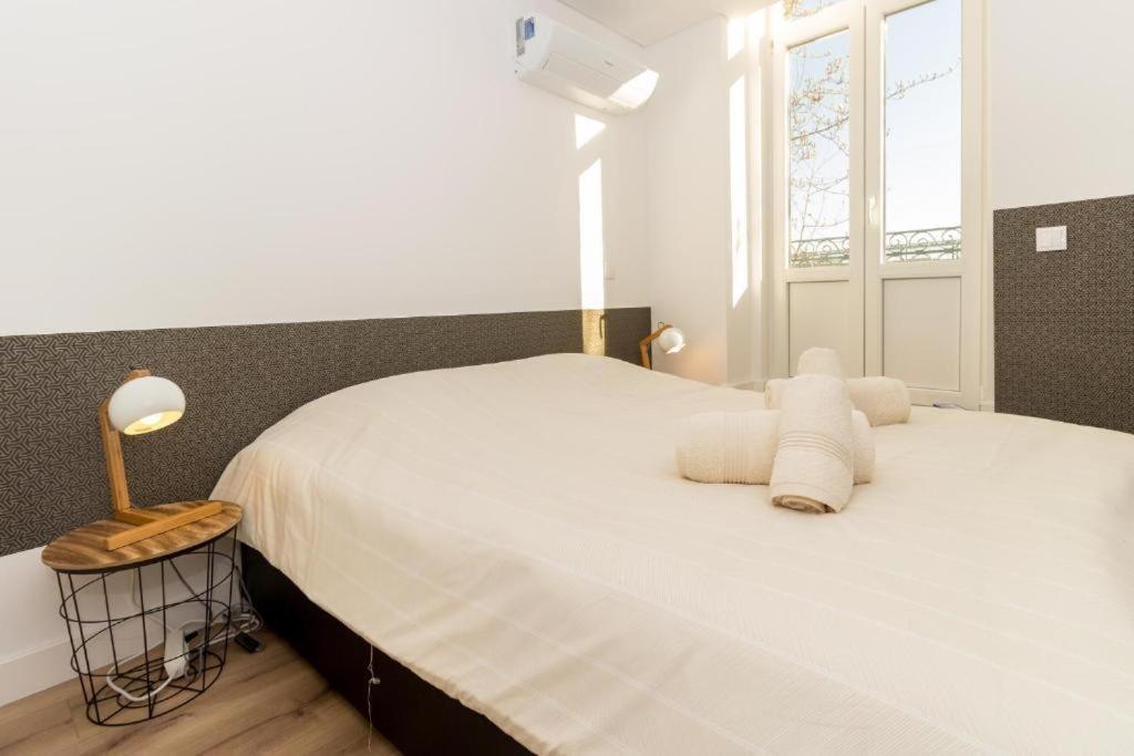 Modern - Campanha Train Station Apartment